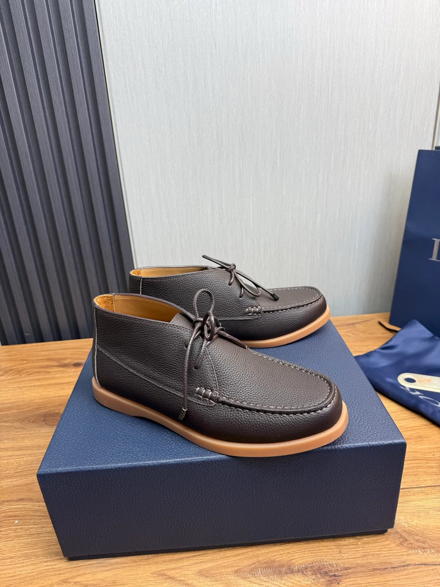 Factory price 620💰 [Dior] Men’s official website na hot sale🔥Imported cowhide + cowhide lining. Original rubber wear-resistant outsole. High quality shipment ⬆️Code number 38-44, (45 customized)